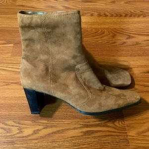 Like New! Nine West camel color short boots! Size 9.5